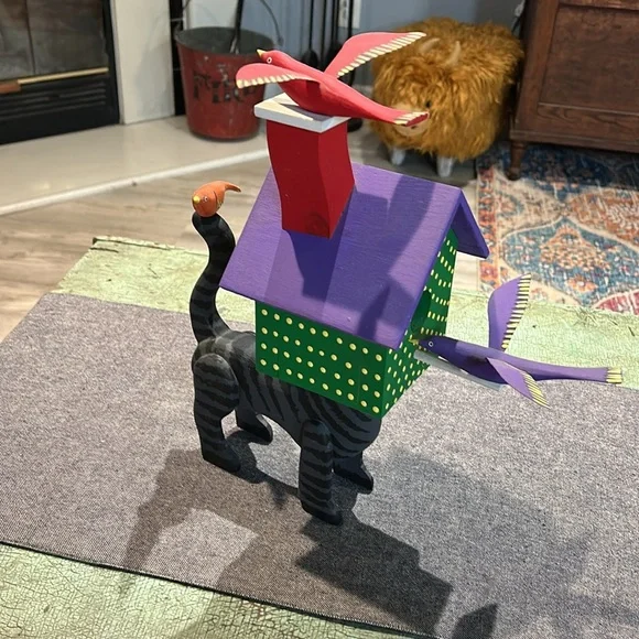 Handmade, artist signed painted Clever Cat birdhouse with removable birds - Picture 3 of 9